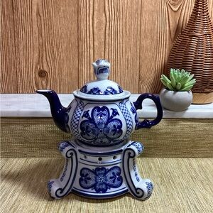 Vintage Bombay Blue and White Serveware Teapot with Warmer